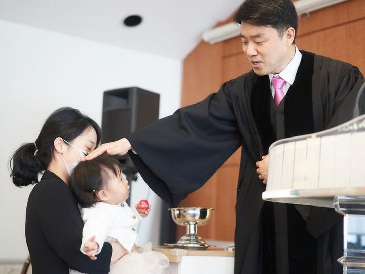 다윤이 유아세례식 (4월 4일) · 2번째 사진
