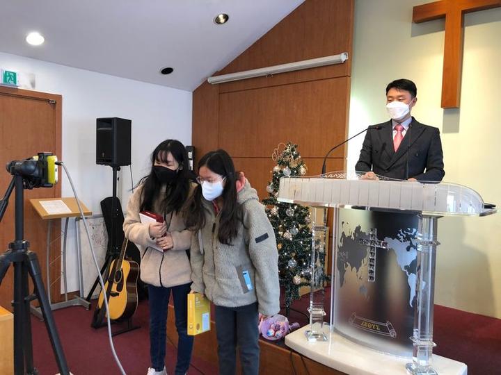 주일학교 및 중학교 졸업 축하 (2022년1월2일) · 1번째 사진