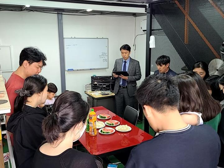 23_개업감사예배 (가야톱연마) 최종인 성도 · 4번째 사진
