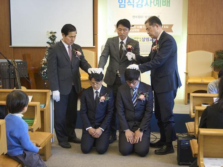 안수집사 임직식(12월 17일) · 3번째 사진