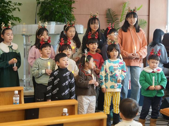 23.12.25 성탄절 예배 · 3번째 사진