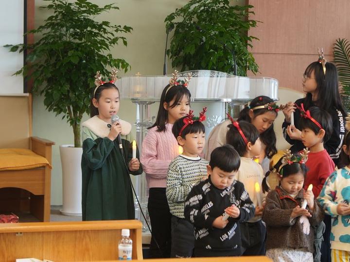 23.12.25 성탄절 예배 · 5번째 사진