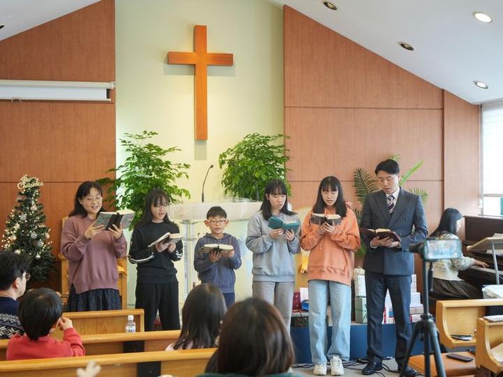 23.12.25 성탄절 예배 · 6번째 사진