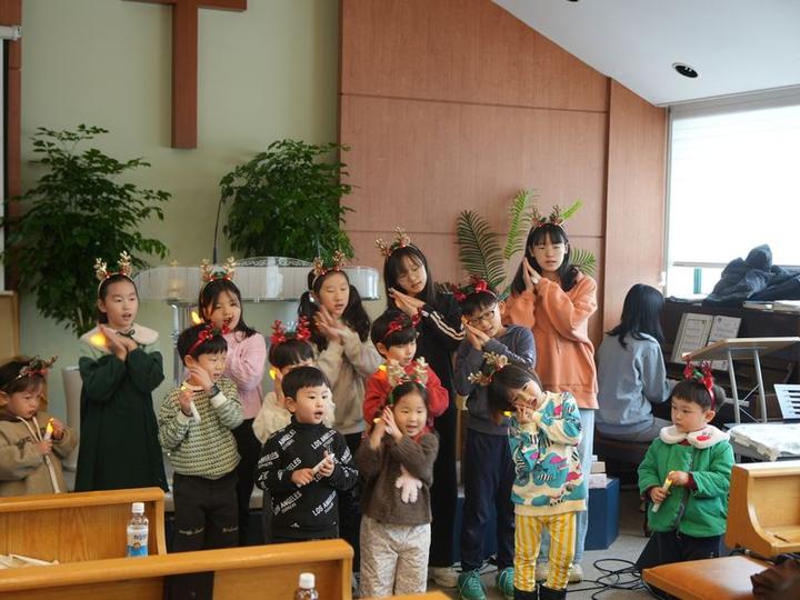 23.12.25 성탄절 예배 · 9번째 사진