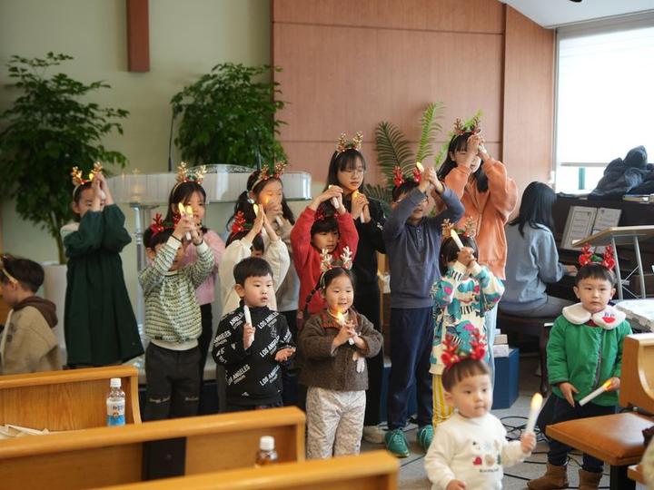 23.12.25 성탄절 예배 · 10번째 사진