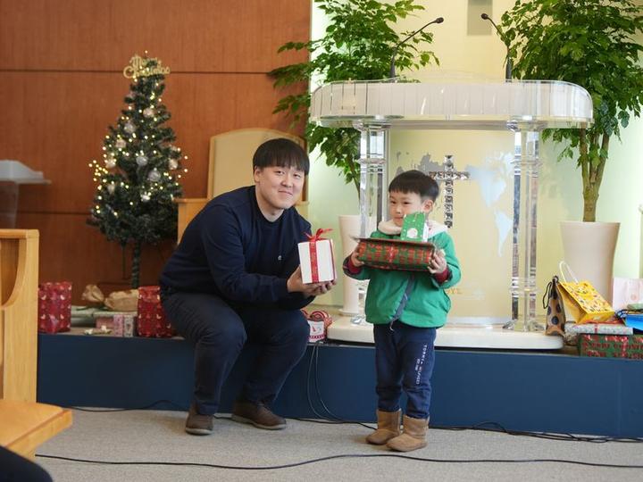 23.12.25 성탄절 예배 · 17번째 사진