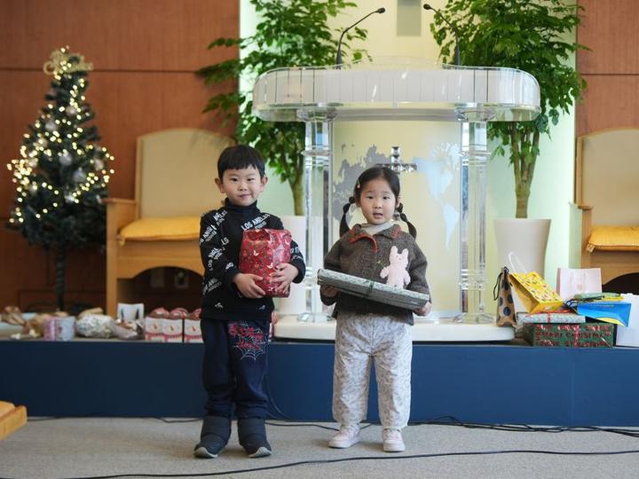23.12.25 성탄절 예배 · 19번째 사진