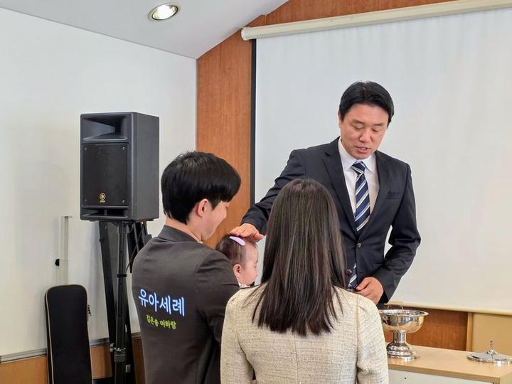 26 유아세례식 · 3번째 사진